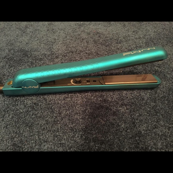NuMe Silhouette Flat Iron