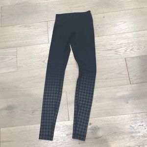 LULULEMON Houndstooth leggings