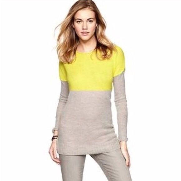 HP🎉 02/08 Best in Sweater Color block sweater - Picture 3 of 4