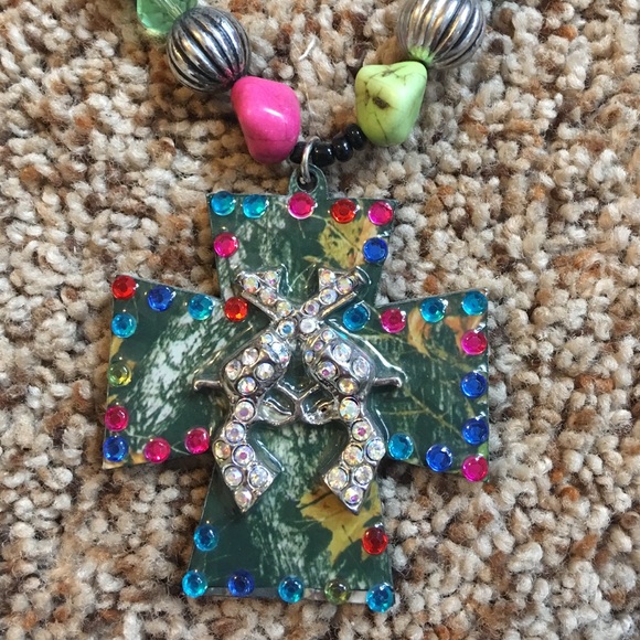 Neckless - Picture 2 of 3