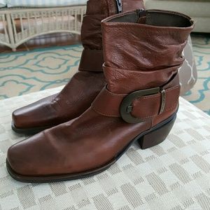 Beautiful Wolky Leather ankle boots