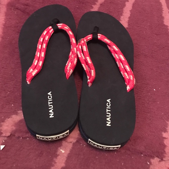 Never worn nautica flip flops