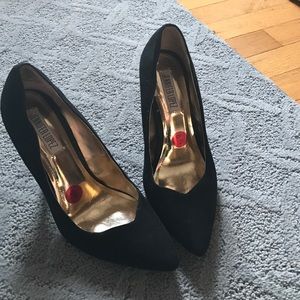 Jennifer Lopez black heels