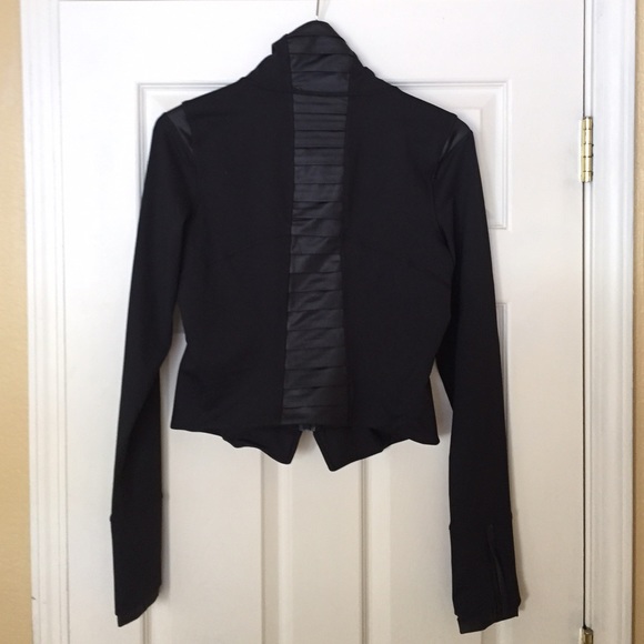 NWT || Under Armour WMN'S StudioLux Noir Jacket - Picture 2 of 4