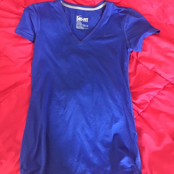 Nike V-Neck - Picture 1 of 2