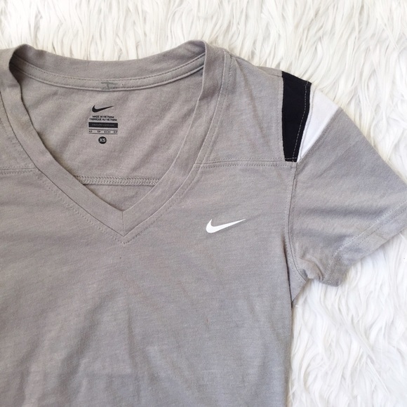 Nike Tops - • Nike • Gray Tee