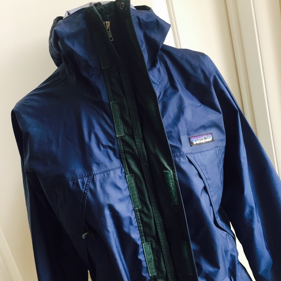 SOLD Patagonia hooded raincoat - Picture 3 of 4
