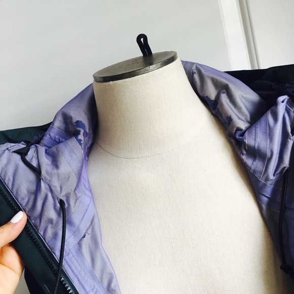 SOLD Patagonia hooded raincoat - Picture 4 of 4