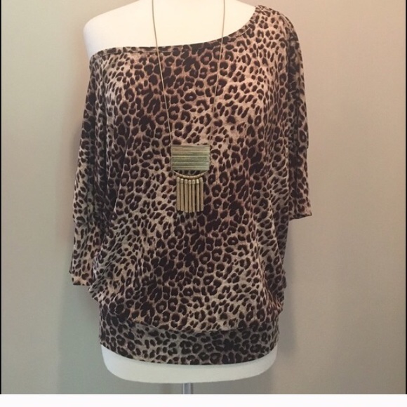 Off the shoulder Cheetah print shirt