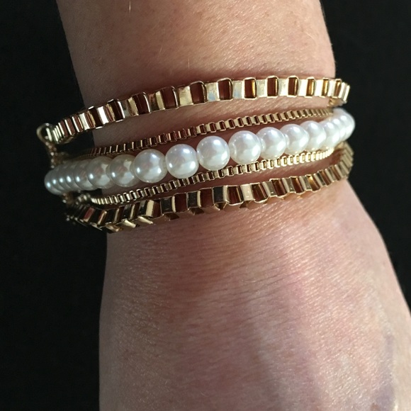 Gold box chain and pearl bracelet