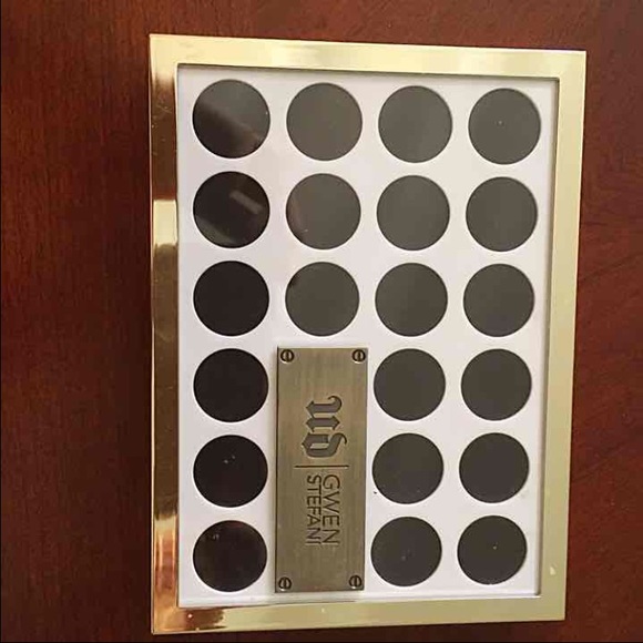 Sold! Gwen Stafani Urban Decay Pallette - Picture 1 of 3