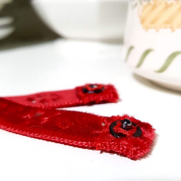 Red Velvet Flower Bracelet - Picture 4 of 4