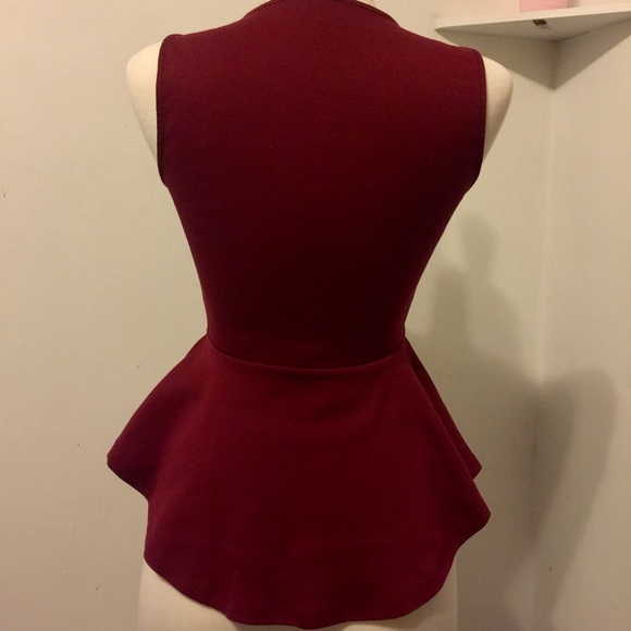 🎉Keyhole top🎉 - Picture 2 of 3