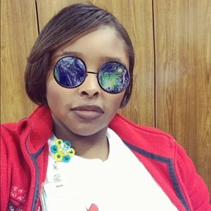 Meet your Posher, Latoya