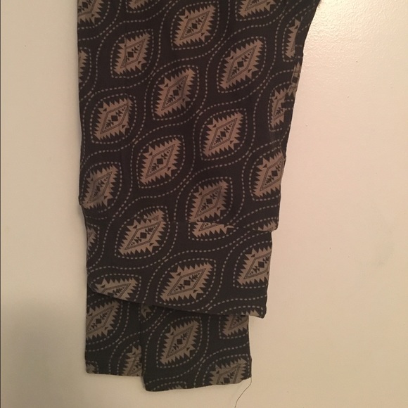 OS LulaRoe leggings- gray on gray