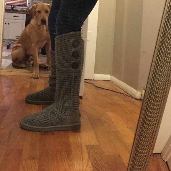 More pictures of the gray UGGS