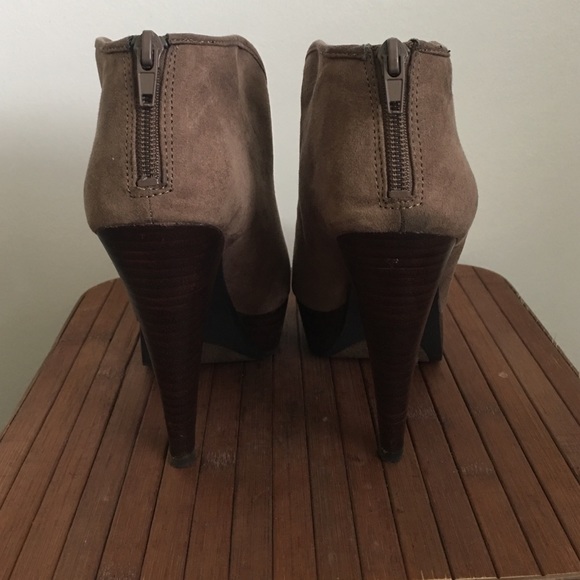 Taupe heel ankle booties - Picture 2 of 4