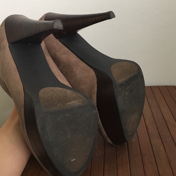 Taupe heel ankle booties - Picture 3 of 4