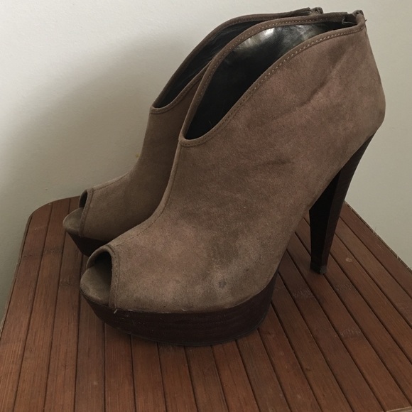 Taupe heel ankle booties - Picture 4 of 4