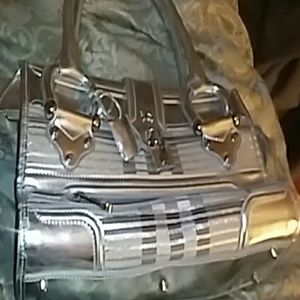 Authentic burberry tote @qiu2016