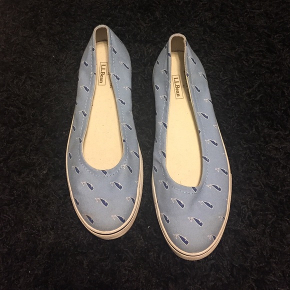 ADORABLE L.L Bean whale shoes