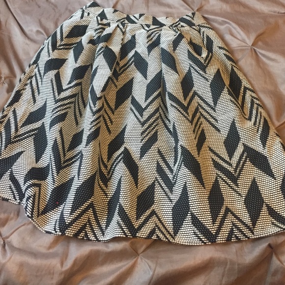 Eva Mendesfit and flare skirt