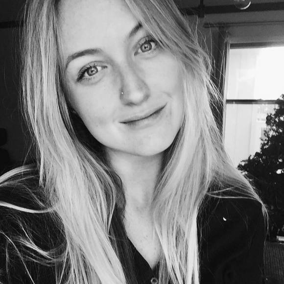 Meet your Posher, Caitlin