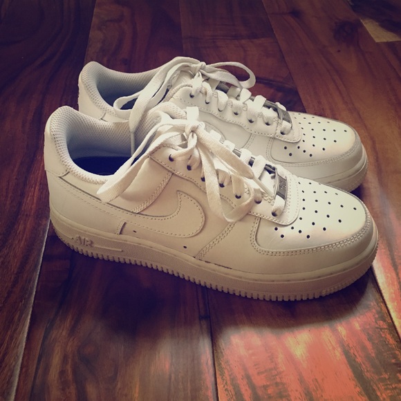 White Nike Air Force Ones Like New