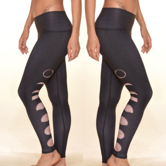 URBAN OUTFITTERS TEEKI NEW MOON YOGA HOT PANTS - Picture 2 of 4