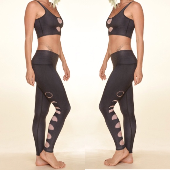 URBAN OUTFITTERS TEEKI NEW MOON YOGA HOT PANTS - Picture 4 of 4