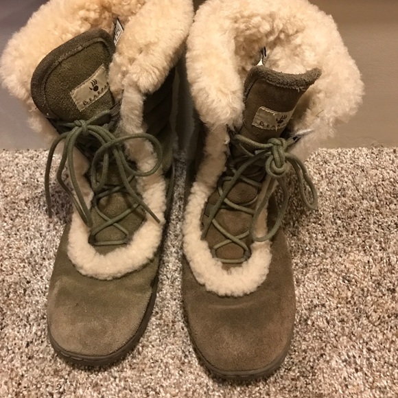 Bear paw boots. Size 6.