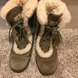 Bear paw boots. Size 6.