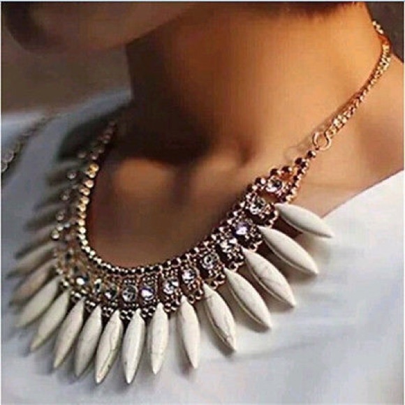 Jewelry - Spike overlap necklace