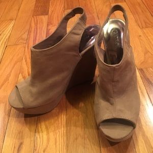 Carlos by Carlos Santana Wedges!