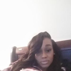 Meet your Posher, Dominique