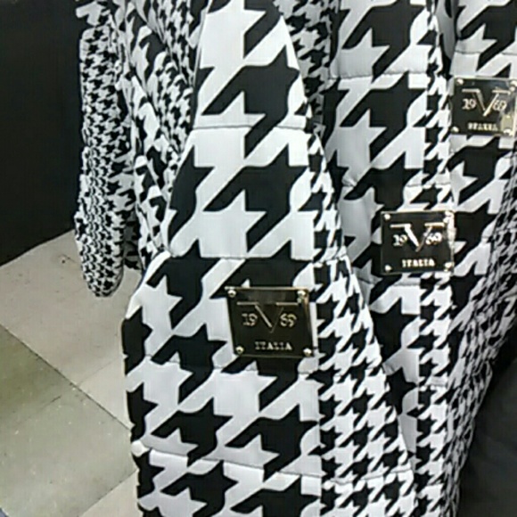 Versace Jacket ( medium/Large) - Picture 2 of 4