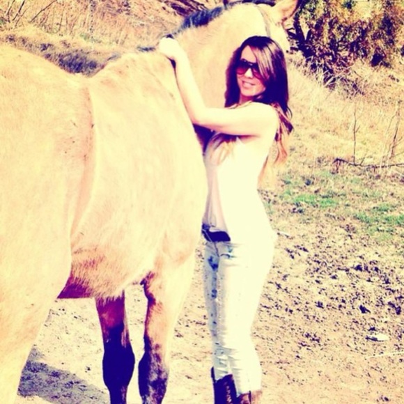 Meet your Posher, Renee - Picture 2 of 6