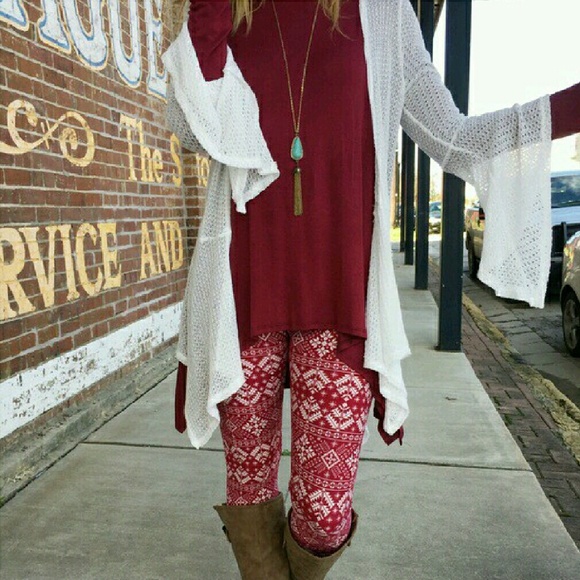 Only 1 left!! Red Snowflake Leggings - Picture 1 of 3