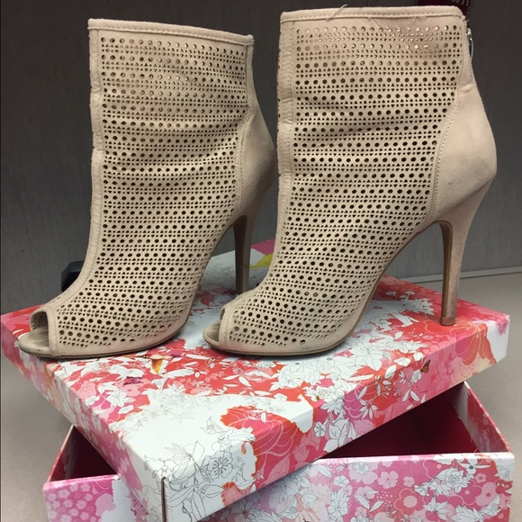 Chinese Laundry Suede caged 👠