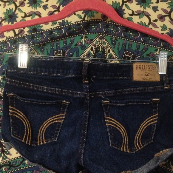Dark denim hollister shorts - Picture 2 of 2