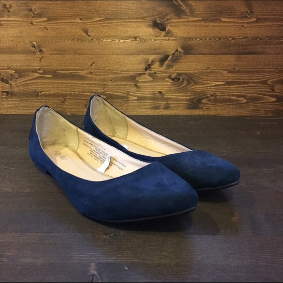 Faux Suede Navy and Gold Pointy Flats - Picture 2 of 3