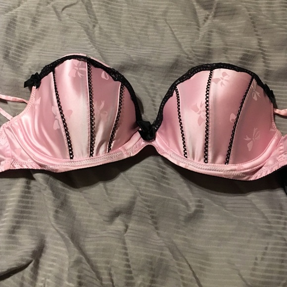 Beautiful Victoria's Secret bra. No tags. Not worn