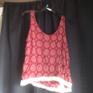 Cute maroon tank top with a white print