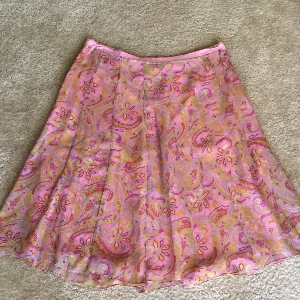 Like new, Dressy, flattering, fully lined skirt. - Picture 3 of 8