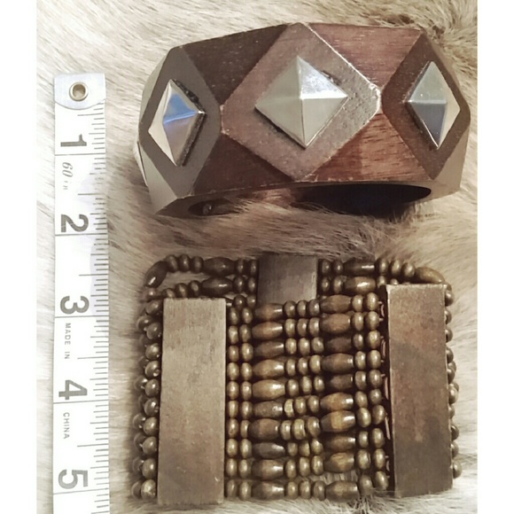 Jewelry - Pair of Wooden Bracelets brown Silvertone 2