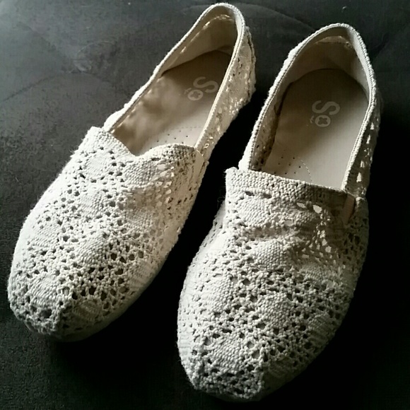 So brand lace slip-on flats size 7
