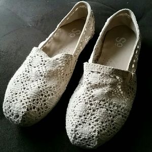 So brand lace slip-on flats size 7