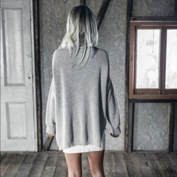 ⭐FLASH SALE⭐NWT off shoulder lightweight sweater - Picture 2 of 4