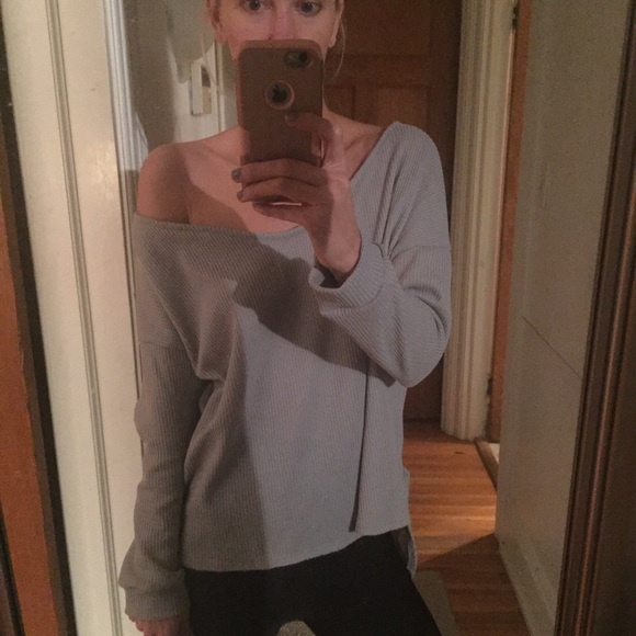 ⭐FLASH SALE⭐NWT off shoulder lightweight sweater - Picture 3 of 4