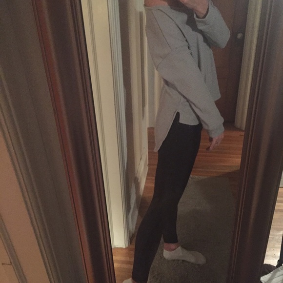 ⭐FLASH SALE⭐NWT off shoulder lightweight sweater - Picture 4 of 4